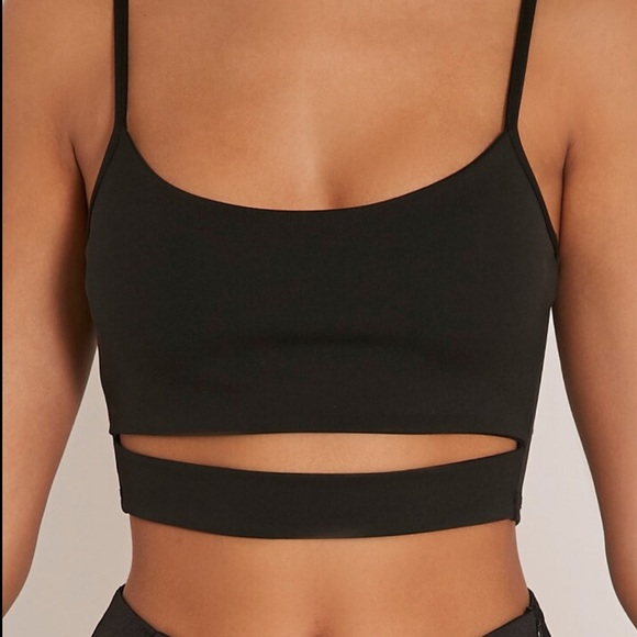 PrettyLittleThing “Alexia” Cut Out Crop Top - Picture 4 of 7